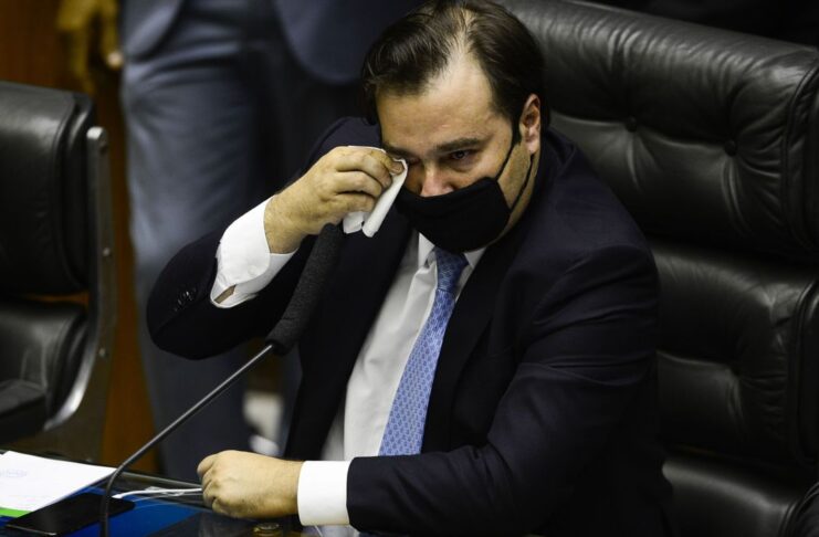 O deputado Rodrigo Maia se emociona em discurso durante sessão para eleição dos membros da mesa diretora da Câmara dos Deputados.