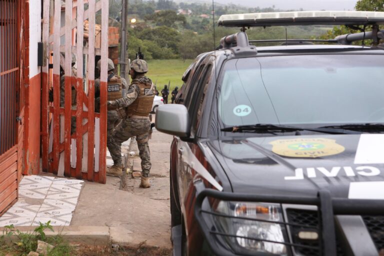 13 pessoas são presas em operação contra o tráfico de drogas em Sergipe