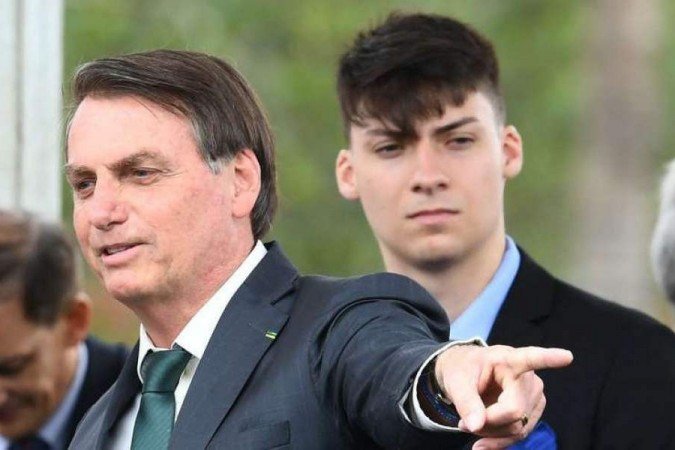 PF abre inquérito para investigar o filho mais novo de Bolsonaro