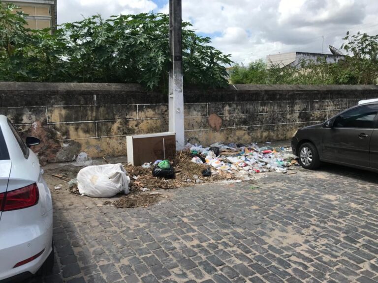 Acúmulo de lixo no centro de Lagarto: negligência ou falta de educação?
