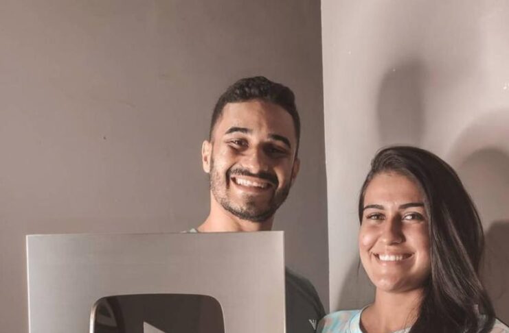 Placa foi conquistada em fevereiro, mas chegou nas mãos do casal na última quarta-feira, 10