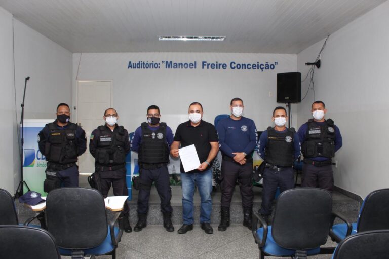 Prefeito de Simão Dias promove agentes da Guarda Municipal