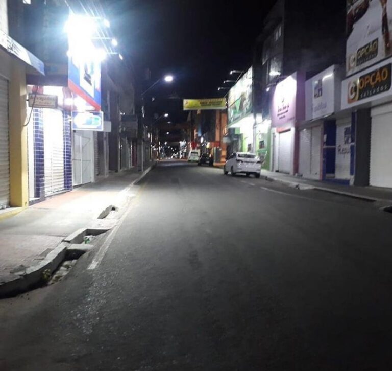 Cidadão com problemas mentais é visto andando pelado pelas ruas de Lagarto