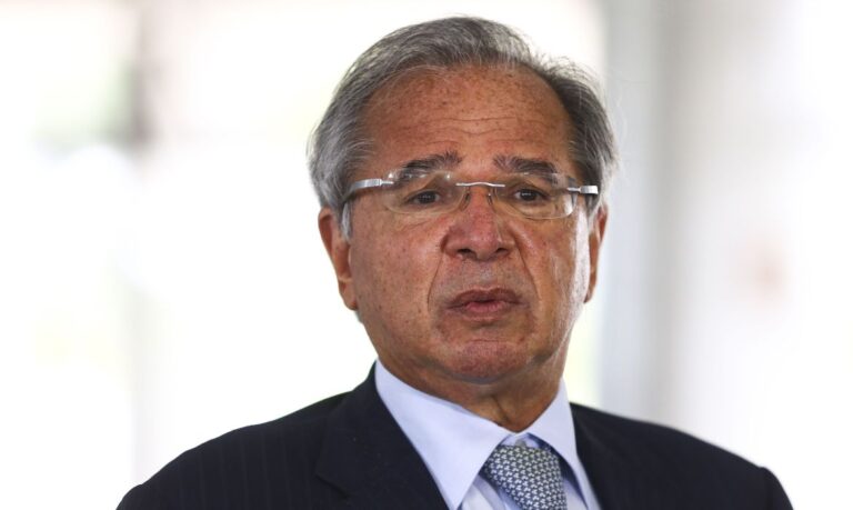 Valor médio do auxílio emergencial será de R$ 250, diz Guedes