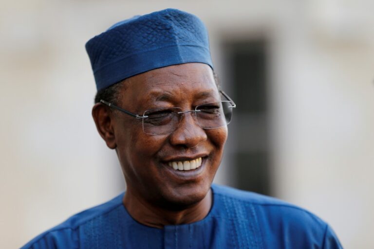 Presidente do Chade morre em campo de batalha