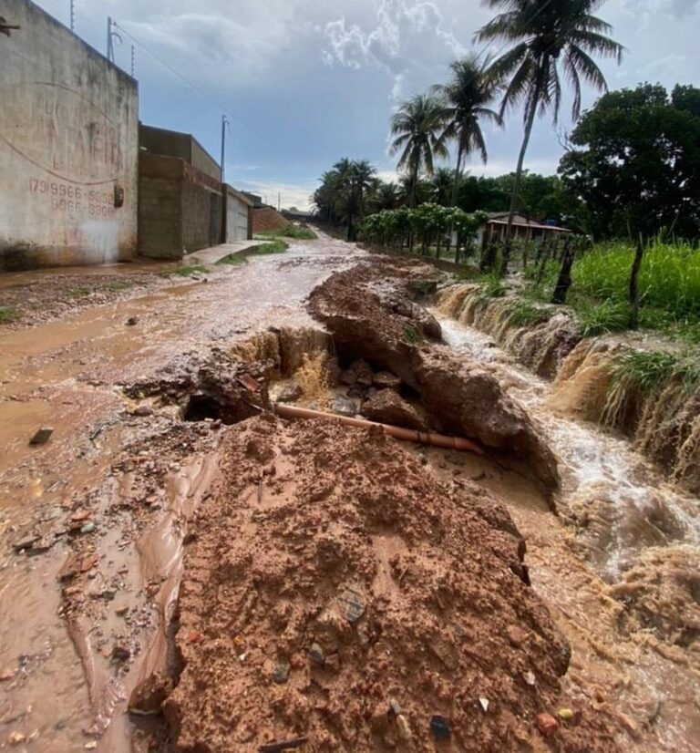 Pavimentações inacabadas geram transtornos em Lagarto