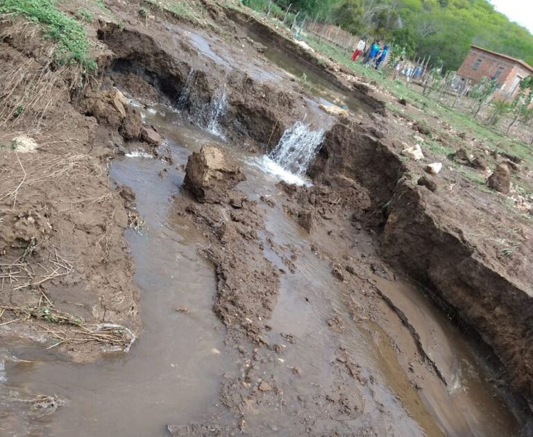 Adutoras rompem após fortes chuvas e deixam cerca de 100 mil pessoas sem água em Sergipe