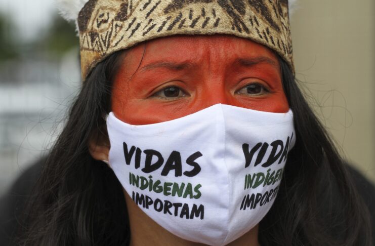 Indigenas-CH372_AP20125750559256