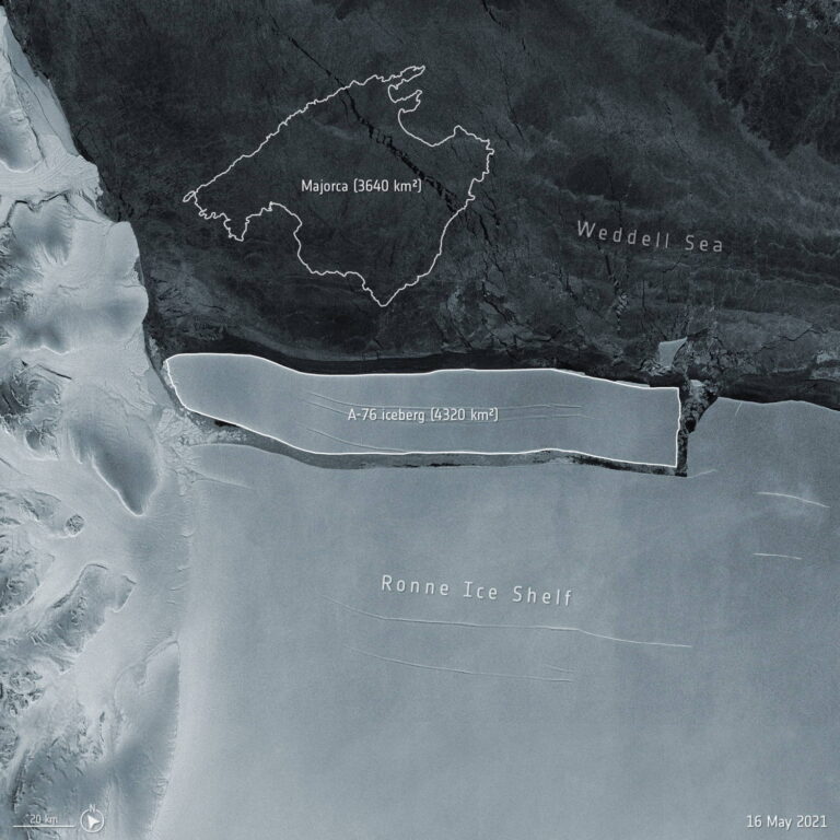 Iceberg gigante se desprende na Antártica
