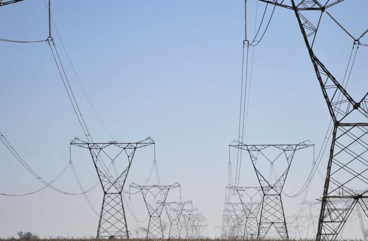 Linhas de transmissão de energia, energia elétrica