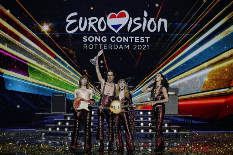 Cantor de grupo vencedor do Eurovision fará teste de detecção de drogas após acusações