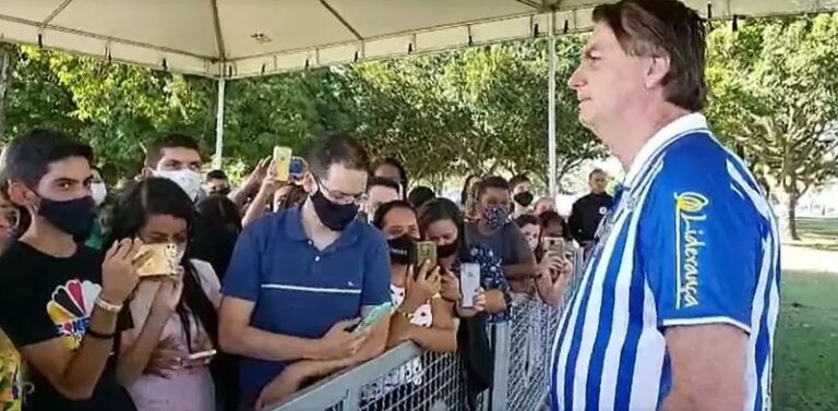Bolsonaro chama CPI de ‘vexame’ e insiste em críticas a governadores e prefeitos