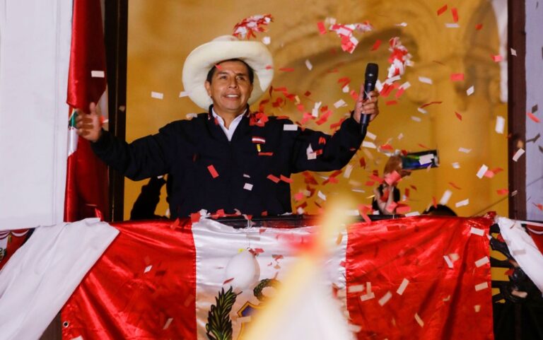 Castillo se considera vencedor de eleições no Peru, embora resultado continue indefinido