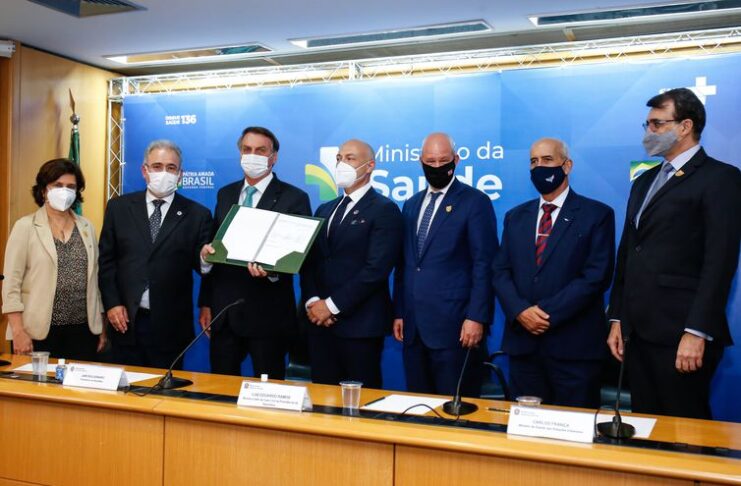 (Brasília - DF, 01/06/2021) Assinatura do Contrato de Transferência de Tecnologia da Vacina para Covid-19 desenvolvida por Oxford, comercializada pela AstraZeneca e produzida no Brasil pela Fiocruz.
Fotos: Alan Santos/PR