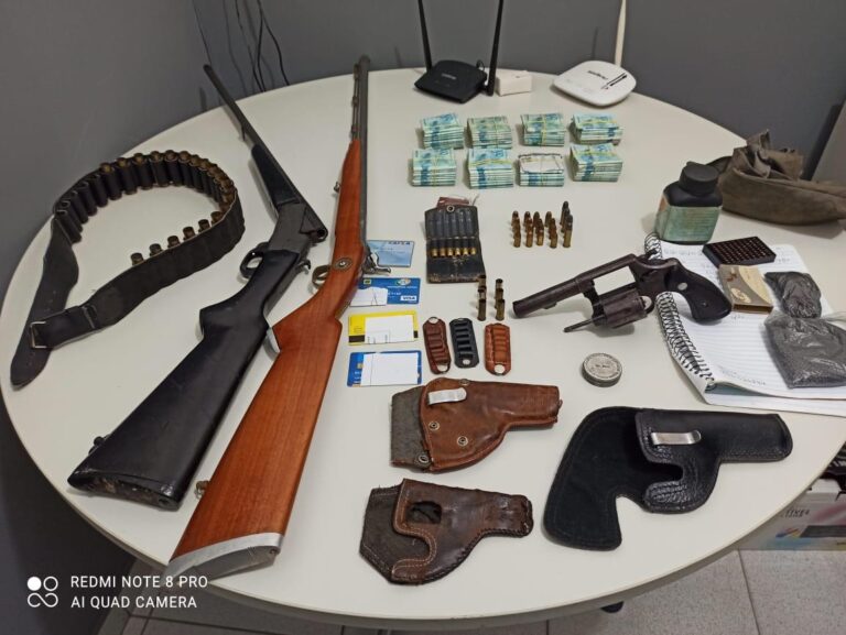 Lagarto: Homem é preso com armas e quase R$ 80 mil