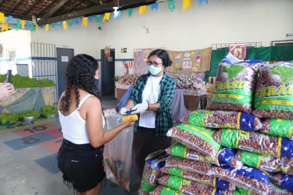 Milhares de famílias recebem Kits de Alimentação da Prefeitura de Lagarto
