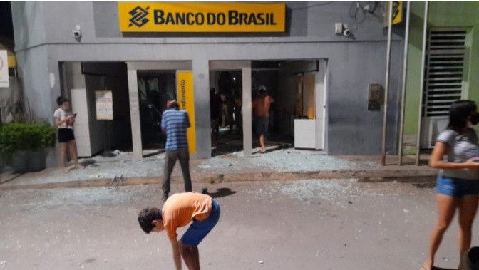 Criminosos explodem agência do Banco do Brasil de Coronel João Sá pela 2ª vez