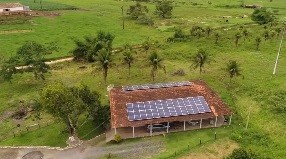 Placas fotovoltaicas foram instaladas na comunidade com recursos destinados por Fábio Reis