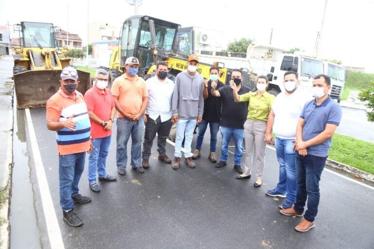 Prefeitura de Lagarto entrega veículos para a região da Colônia Treze