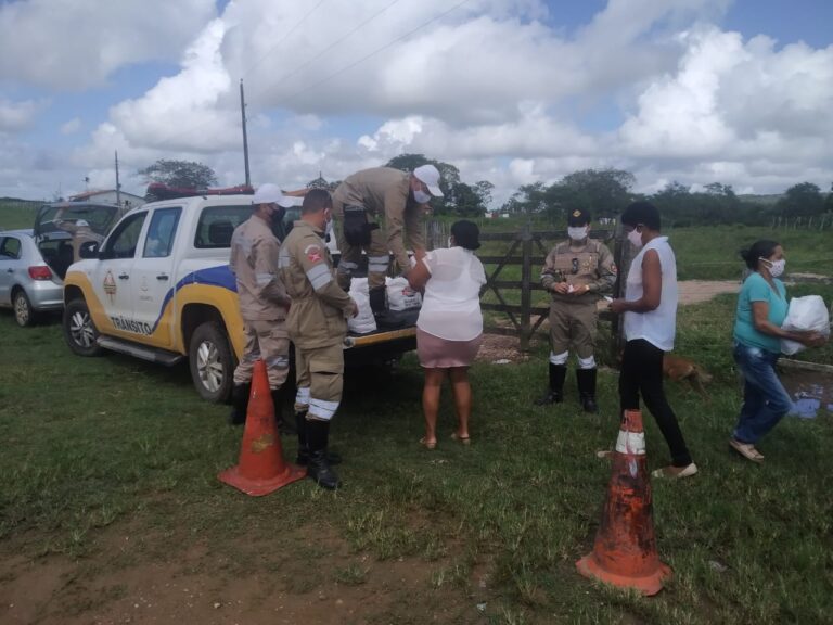Agentes de trânsito de Lagarto finalizam distribuição de cestas básicas