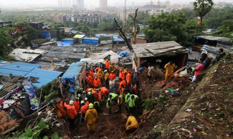 Deslizamentos de terra deixam ao menos 30 mortos em Mumbai