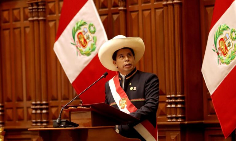 Castilho assume Presidência do Peru e defende país sem corrupção