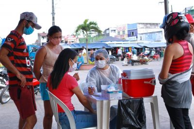 Prefeitura realiza testes rápidos e vacinação contra a Hepatite B no Mercado Municipal