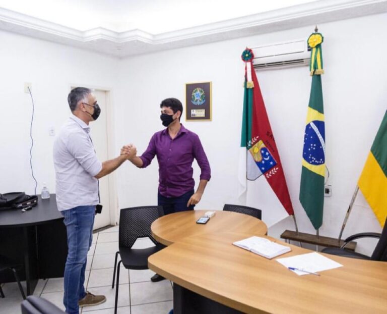 Fábio Reis discute investimentos em infraestrutura com o prefeito de Salgado