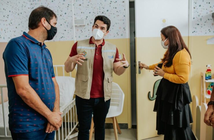 Gustinho Ribeiro em visita ao Hospital São Luiz Gonzaga
