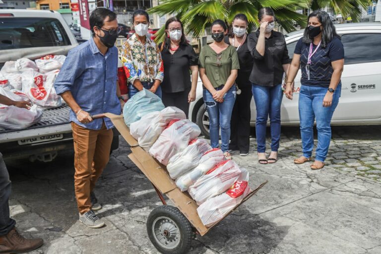 Funesa realiza entrega de cestas de alimentos à campanha Solidarize-SE