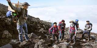 Autoridades japonesas reabrem rota de escalada no monte Fuji