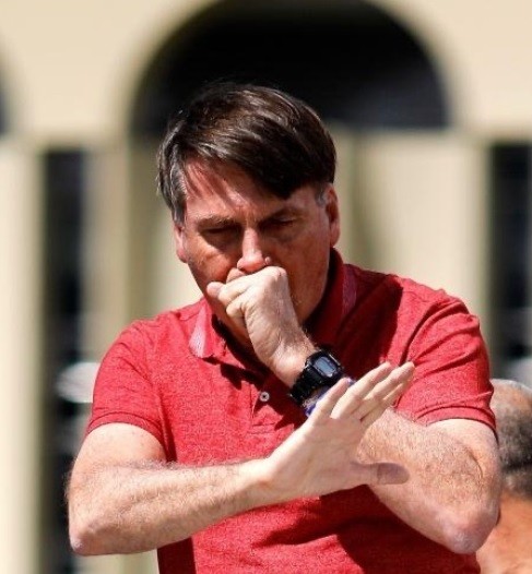 Em Brasília, Bolsonaro é internado no Hospital da Forças Armadas