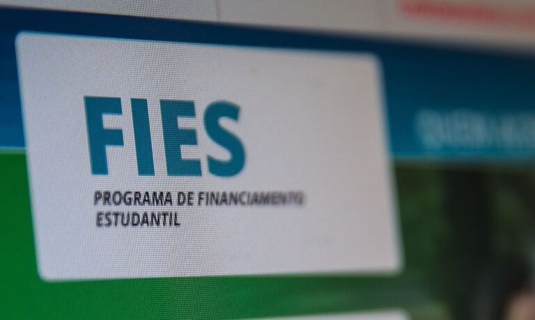 FNDE prorroga prazo para renovar contratos do Fies