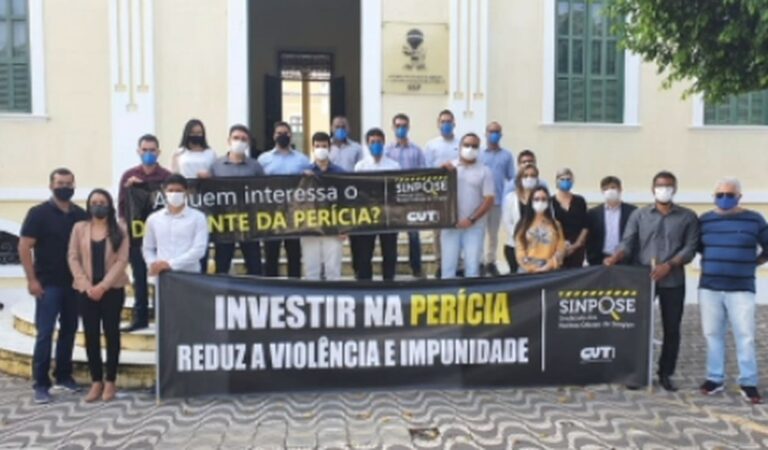 Peritos oficiais do estado de Sergipe fazem protesto