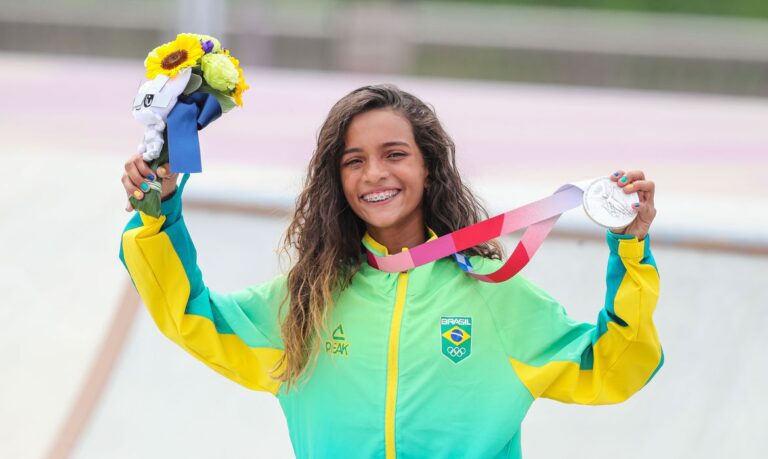Brasileira de 13 anos conquista medalha de prata em Tóquio