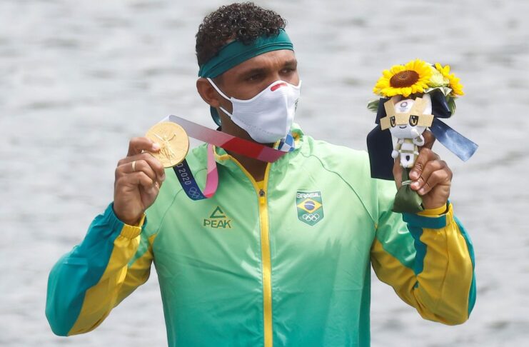 2021-08-07t034627z_396705506_rc230p9y9m8t_rtrmadp_3_olympics-2020-csp-m-c1-1000m-medal