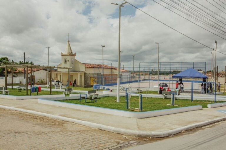 Praça do bairro Matinha é entregue totalmente reformada