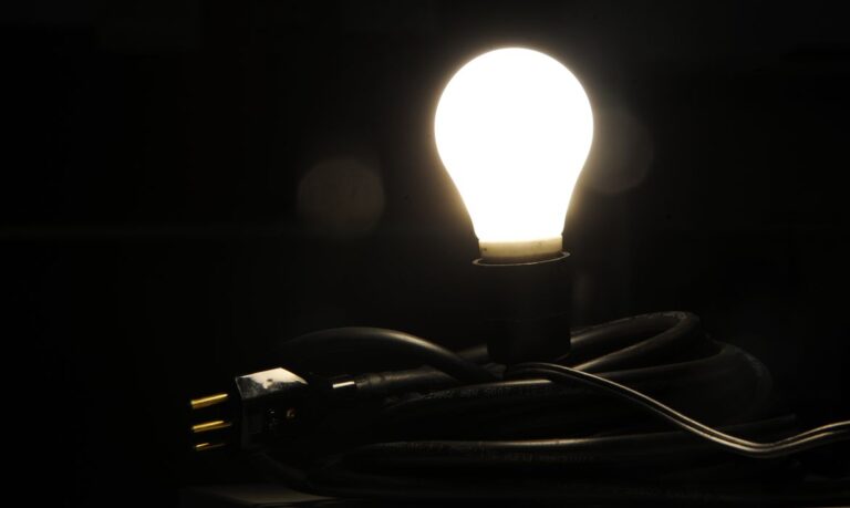 Conta de luz fica mais cara a partir de hoje