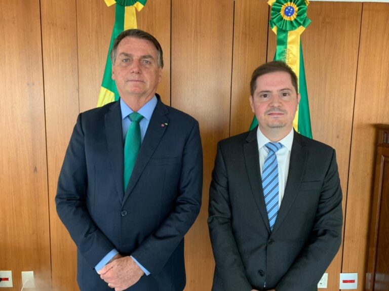 Bolsonaro confirma que nomeará Bruno Bianco como ministro da AGU