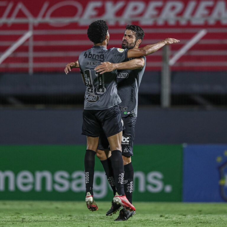 Atlético-MG: Diego Costa estreia com dança, gol e manobra de ônibus