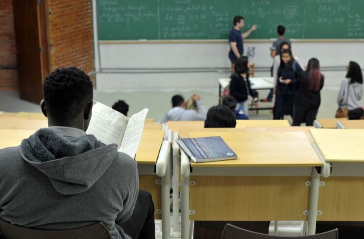 UnB foi a primeira universidade federal a adotar sistema de cotas raciais


UnB reserva vagas para negros desde o vestibular de 2004


Percentual de negros com diploma cresceu quase quatro vezes desde 2000, segundo IBGE