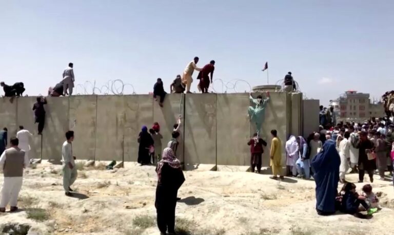 Agência da ONU pede que países deixem a fronteira com o Afeganistão aberta