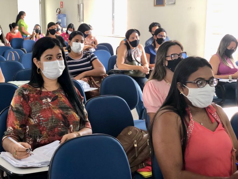 Prefeitura reúne gestores escolares para discutir o Projeto Aprova Brasil
