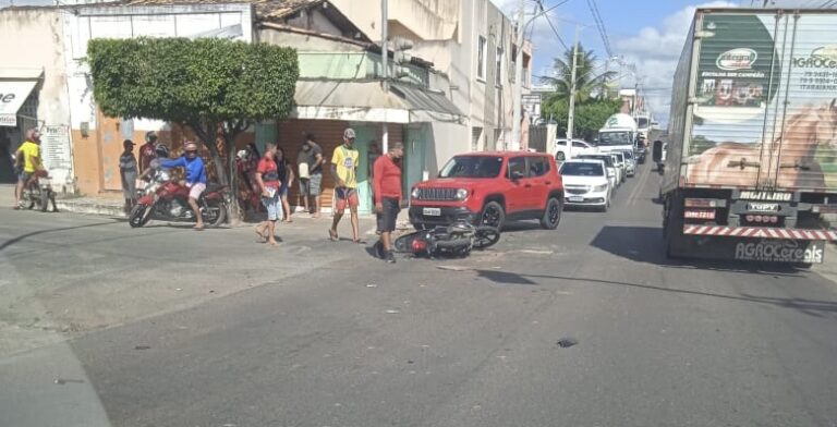Motociclista fica ferido após colisão em avenida de Lagarto