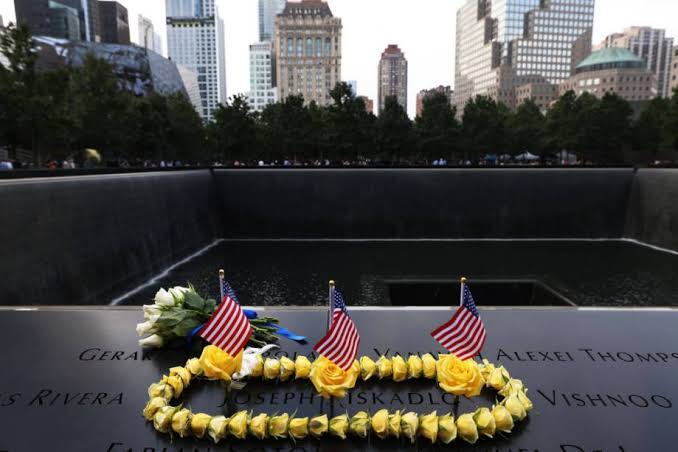 Familiares das vítimas do 11 de Setembro e autoridades prestam homenagens nos EUA