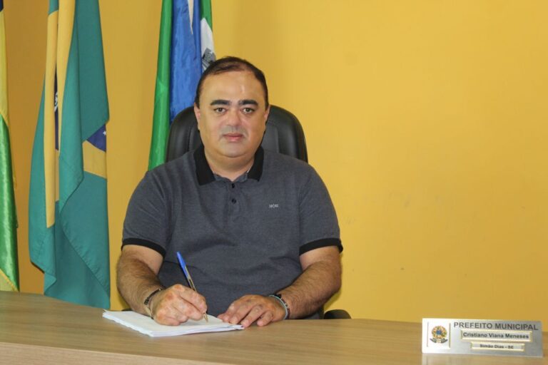 Prefeito de Simão Dias autoriza publicação dos editais do concurso