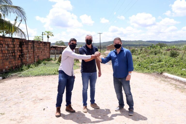Fábio Reis visita conclusão de obras em assentamentos de Lagarto