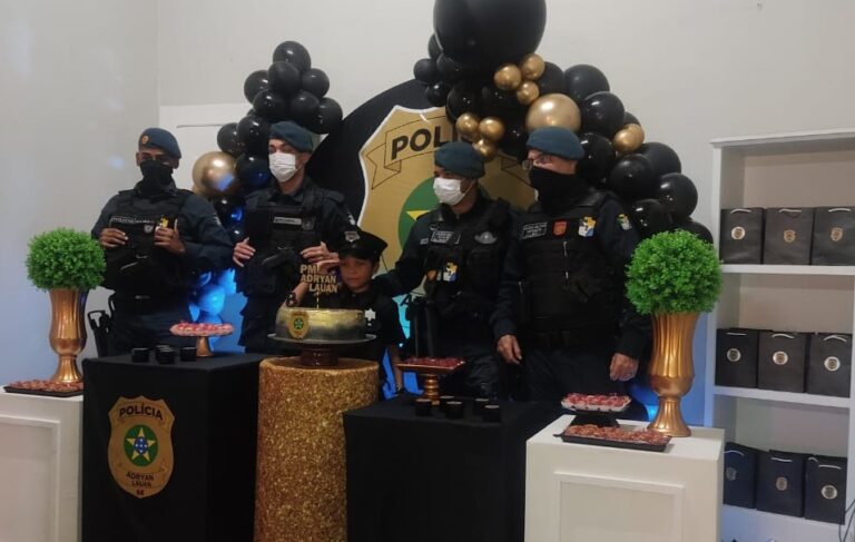 Criança de Lagarto comemora aniversário com policiais do 7°BPM