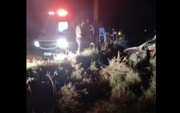 Duas pessoas ficam presas a ferragens de carro em acidente em Campo do Brito