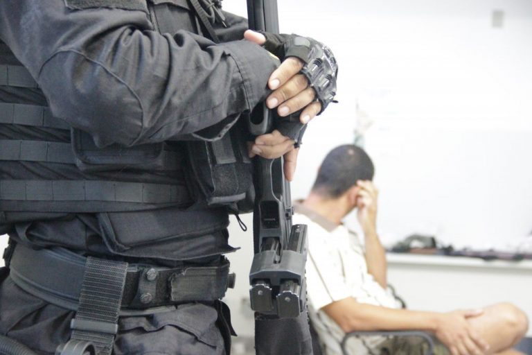 Homem é preso com celular de vítima de homicídio do povoado Brasília